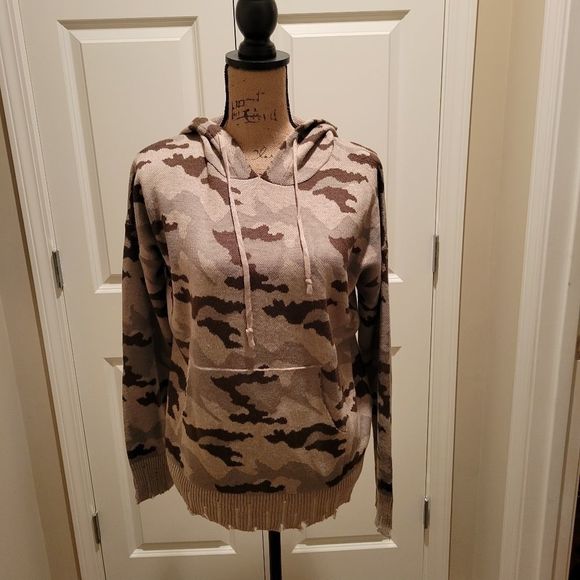Distressed camo sweatshirt Clearance